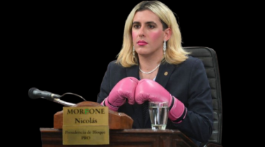 La Plata: Nicolás Morfone quiso sacarle pecho a Alak, pero se le cayó el corpiño y arrugó