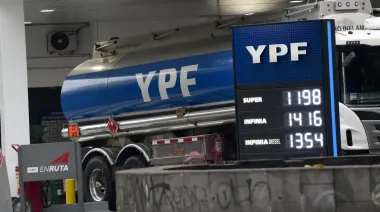 La guerra que empuja el precio del petróleo y amenaza con encarecer los combustibles en Argentina