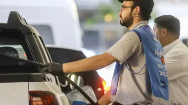Inflación sin freno: la nafta volvió a subir en La Plata y el litro premium roza los $2.300