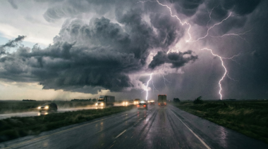 Alerta del SMN por tormentas fuertes en La Plata y la provincia: ráfagas, granizo y riesgo de daños