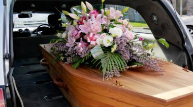 Ni los muertos descansan en Berisso: delincuentes robaron un vehículo de traslado y huyeron con un cadáver.