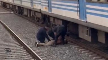 Caos y detención en el Tren Roca: un hombre armado con un cuchillo obligó a frenar la formación en Guernica | VIDEO
