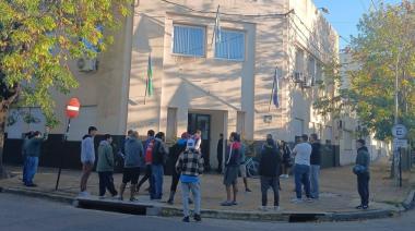 Escándalo en Berisso: Cagliardi le da la espalda al pedido de trabajo de trabajadores de la Nueva York