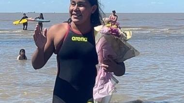 Otro cruce a nado de Río de La Plata: una nadadora estableció un nuevo récord histórico