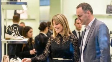 Adorni en el ojo de la tormenta: Denuncia penal y pedido de explicaciones por la presencia de su esposa en la comitiva