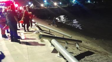 Milagro en la Costanera: Rescataron a una mujer y su hija tras caer con su camioneta al Río de la Plata