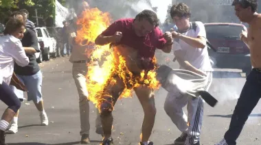 Se cumplieron 25 años del día que el senador De Arma murió prendido fuego frente a la Gobernación culpa de Othacehé y Ruckauf