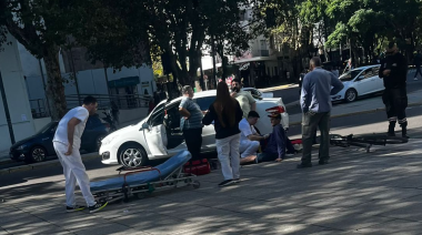 Siguen los accidentes en La Plata: un auto acaba de atropellar a un ciclista en 12 y 54