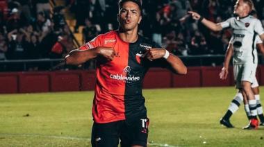Ignacio Lago, jugador de Colon Santa Fe, presentó a su novio y rompe tabúes en el fútbol argentino