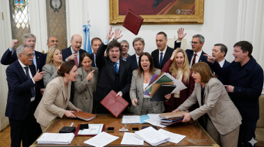 Tensión máxima en la mesa chica de Milei: cumbre de urgencia en Casa Rosada frente al abismo electoral