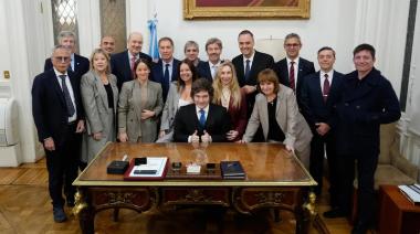 Milei convoca a sus ministros en un clima de asfixia por la "guerra" entre Bullrich y Adorni