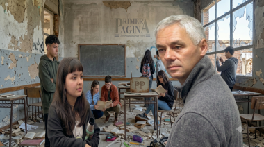 Alumnos acorralaron al inútil intendente Cagliardi para exigirle que arregle las escuelas de Berisso | VIDEO