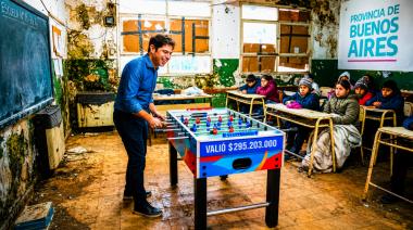 Mientras las escuelas se caen a pedazos, Kicillof gasta casi 300 millones en metegoles