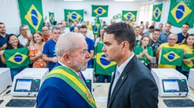 Elecciones en Brasil: Lula y Flávio Bolsonaro llegan a una elección con final abierto