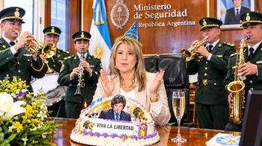 Polémica en Seguridad: Monteoliva festejó su cumpleaños con la banda de Gendarmería y borraron las imágenes | VIDEO