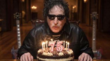 Charly García cumple 75 años: el genio que sigue tocando el cielo