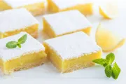 Receta de cuadraditos de limón para disfrutarlos en casa