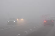 Niebla al volante: errores frecuentes y cómo evitarlos para conducir seguro