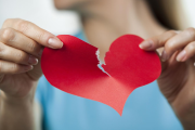 Por qué cuesta tanto soltar a un ex: lo que no te cuentan