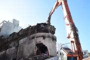 Arrancó la demolición del edificio incendiado en diagonal 77