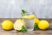 ¿Tomás agua con limón en ayunas pensando que es buenísimo para la salud?