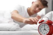 ¿Por qué te despertás justo antes de la alarma?