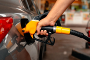 Suben los impuestos a la nafta y el gasoil