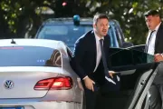 Con la posible salida de Petri, el Ministerio de Defensa se convierte en la pieza más codiciada del tablero político
