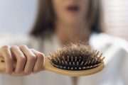 Por qué se cae el cabello y cómo cuidarlo