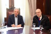 Alak y la UNLP sumarán a los graduados de Medicina a los centros de salud de La Plata