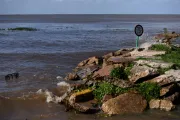 Encontraron ahogado el colombiano que se metió el martes al río en Berisso
