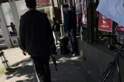 Confusión en Arquitectura: un niño de 11 años causó pánico al ingresar con un arma de juguete