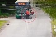 VIDEO | Accidente en Ensenada: un colectivo impactó con una moto