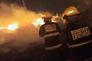 Brillante trabajo de Bomberos Voluntarios de Ensenada en el incendio industrial de Ezeiza