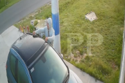 “Ya estamos cansados, no hacen nada”: siguen robando los techos solares de autos en Los Hornos | VIDEO