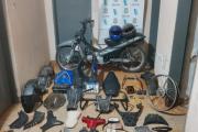 Operativo en Los Hornos: cuatro aprehendidos y motos robadas recuperadas