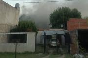 URGENTE | Incendio y tragedia en Los Hornos: mujer de 27 y dos nenas de 4 y 7 años murieron quemadas