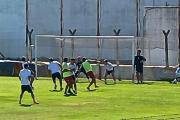 En una jornada de fútbol intenso, el Rojo de Ensenada ajusta piezas en Quilmes