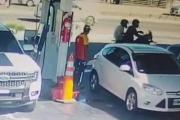 Violento robo en una Shell de avenida 44: motochorros amenazaron a clientes y huyeron