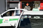 Taxistas buscan unificar la tarifa de taxis en La Plata y llevar la ficha a $1500