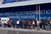Impactante fila de 10 cuadras en Burzaco: 3.000 personas buscaron empleo en un depósito