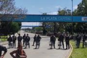 Tensión en la Autopista La Plata-Buenos Aires: organizaciones sociales marchan al Congreso contra la reforma laboral