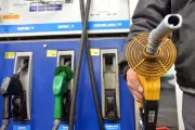La nafta súper aumentó el doble que la inflación: cuánto cuesta llenar el tanque en YPF, Shell y Axion