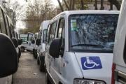Discapacidad en crisis: un paro de transporte por falta de pagos deja a 6.000 chicos sin terapias ni escuela
