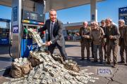 Adorni cobrará 94 millones por mes en YPF: el blindaje VIP de MIlei para que no hable