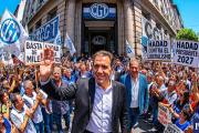 La cúpula de la CGT se abraza a Daniel Hadad en busca de un salvavidas electoral frente al avance libertario