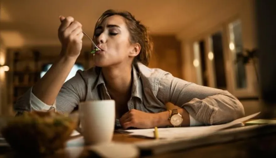 ¿Estás almorzando en el horario que tu cuerpo realmente necesita?
