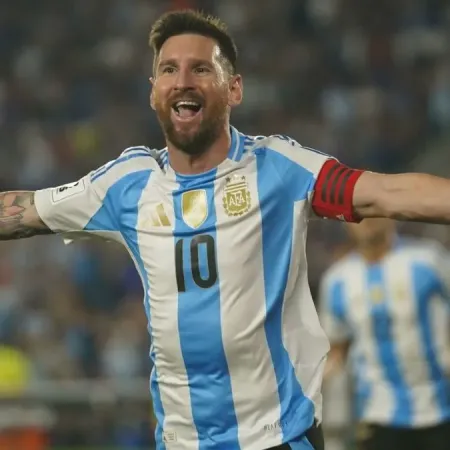 Argentina visita a Chile con Messi de regreso y el liderazgo en juego