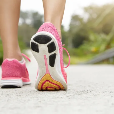 Velocidad al caminar: qué dice de tu salud sin que lo sepas
