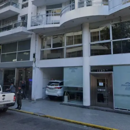 Tiro un televisor por la ventana de un hotel en Rosario tras discutir por teléfono